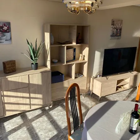 Cozy Just 8 Min Walk From The Beach!