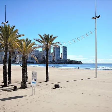 Cozy Just 8 Min Walk From The Beach!