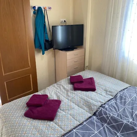 Cozy Just 8 Min Walk From The Beach!