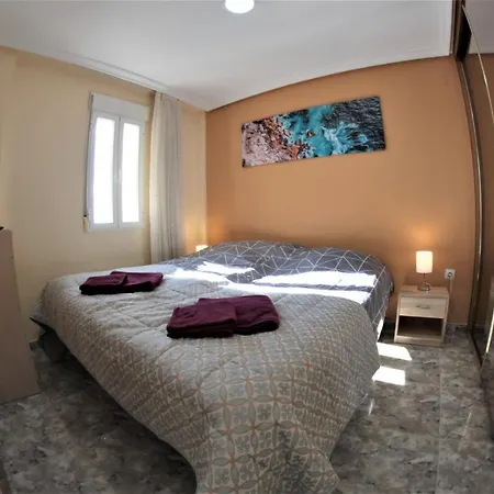 Cozy Just 8 Min Walk From The Beach! * ベニドルム