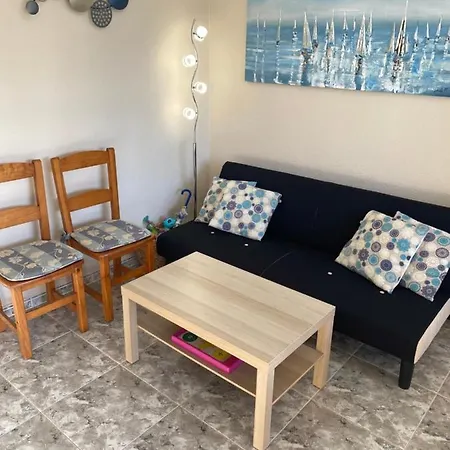 Cozy Just 8 Min Walk From The Beach! *