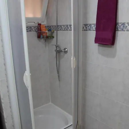 Cozy Just 8 Min Walk From The Beach! ベニドルム