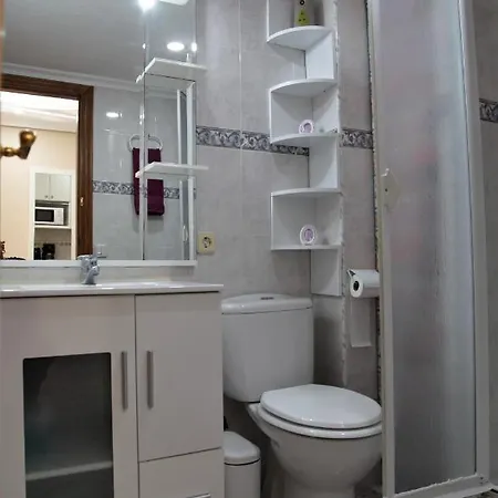 アパート Cozy Just 8 Min Walk From The Beach! ベニドルム