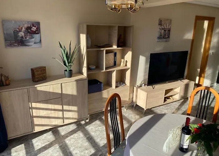 Cozy Just 8 Min Walk From The Beach!