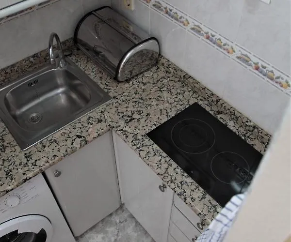 شقة Cozy Just 8 Min Walk From The Beach!