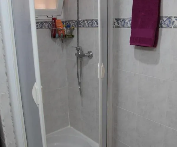 Cozy Just 8 Min Walk From The Beach! بينايدورم