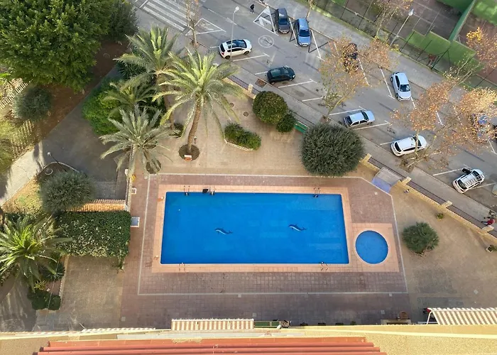 Cozy Just 8 Min Walk From The Beach! شقة بينايدورم