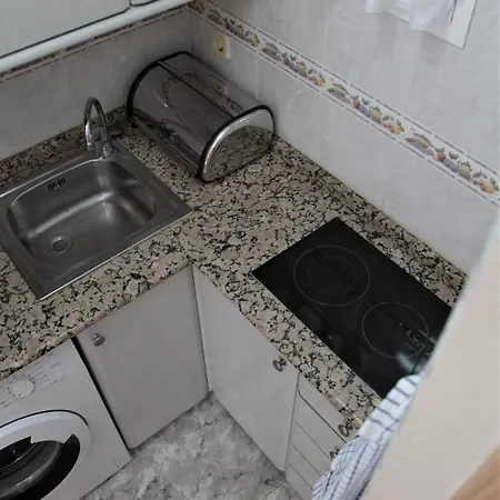 Apartment Cozy Just 8 Min Walk From The Beach!