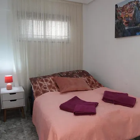 Cozy Just 8 Min Walk From The Beach! Apartment *