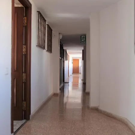 Cozy Just 8 Min Walk From The Beach!