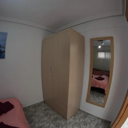 Cozy Just 8 Min Walk From The Beach!
